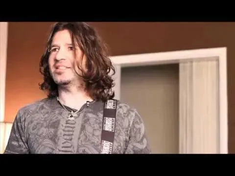 THR - Overview - Guitar Amps & Accessories - Guitars, Basses