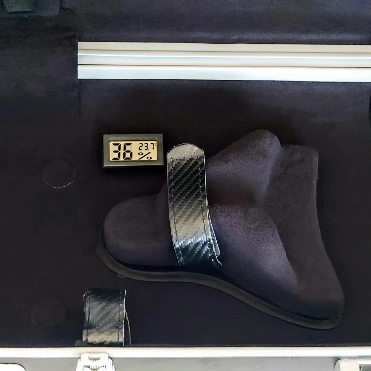 Volta Capsule oblong hard shell violin case - Electric Violin Shop